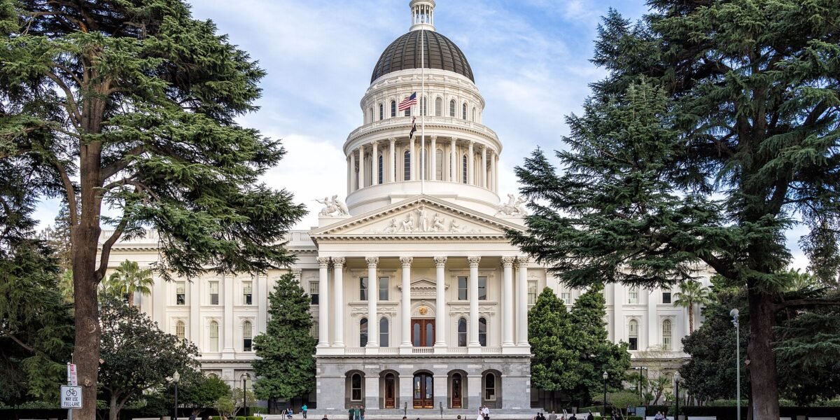 California raises repeat pay data reporting penalty to $1,000 per employee