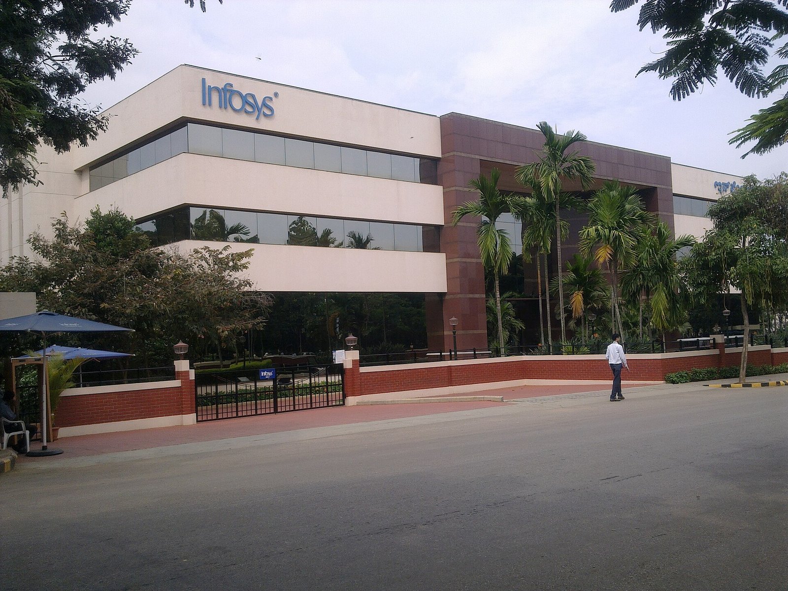 Infosys Q2 FY27 headcount rises 4,480 as attrition drops to 12.7%